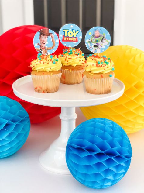 Toy Story Cake And Cupcakes, Toy Story Cake With Cupcakes, Toy Story Cupcake Ideas 2nd Birthday, Toy Story Cupcakes Diy, Buzz And Woody Cupcakes, Easy Toy Story Cupcakes, Toy Story Themed Cupcakes, Small Toy Story Cake, Toy Story Cupcakes Ideas