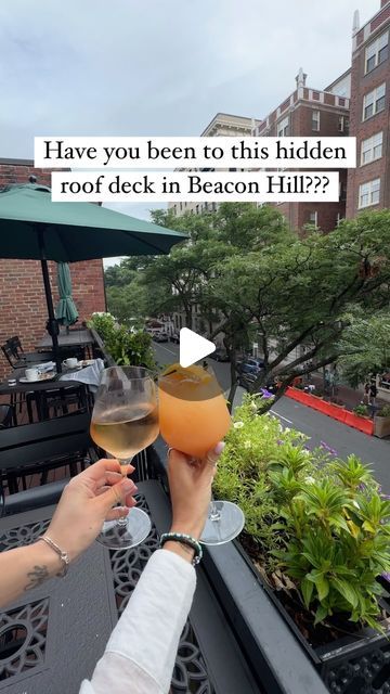 The Boston Calendar on Instagram: "Did you know you can grab a drink and head up to this secret roof deck overlooking Charles Street in Beacon Hill?🥂 Details in bio 🔗" Beacon Hill Boston, Boston Apartment, Beacon Hill, Roof Deck, A Drink, East Coast, Did You Know, Roof, Boston