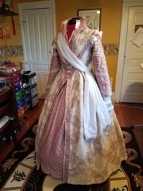 Middle Ages Dress, Elizabethan Dress, Period Dresses, Italian Costume, Classical Dress, Tudor Fashion, 17th Century Fashion, Ren Fest, Period Dress