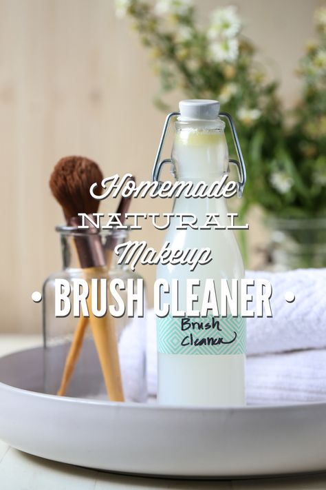 A homemade all-natural makeup brush cleaner! Made with only natural ingredients easily found in your home. Cleans your makeup brushes in just minutes. Diy Makeup Recipe, Affordable Makeup Brushes, Diy Makeup Brush, Cleaner Living, Makeup Recipes, All Natural Makeup, Homemade Lotion, Cleaner Recipes, Makeup Brush Cleaner