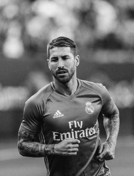 Sergio Ramos. Real Madrid, Spain. #thepursuitofprogression #Lufelive #Football #Soccer #Ramos #Spain Pic via: sen-31 Sergio Ramos Body, Real Madrid Football, Santiago Bernabeu, Real Madrid Players, Best Football Team, Wayne Rooney, Soccer Goal, Red Card, Wild Child