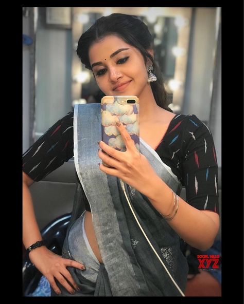 Actress Anupama Parameswaran Traditional Stills In A Saree - Social News XYZ Selfie In Saree, Anupama Parameswaran, Young Actresses, Malayalam Actress, Latest Instagram, South Actress, Photos Hd, Movie Reviews, Latest Pics