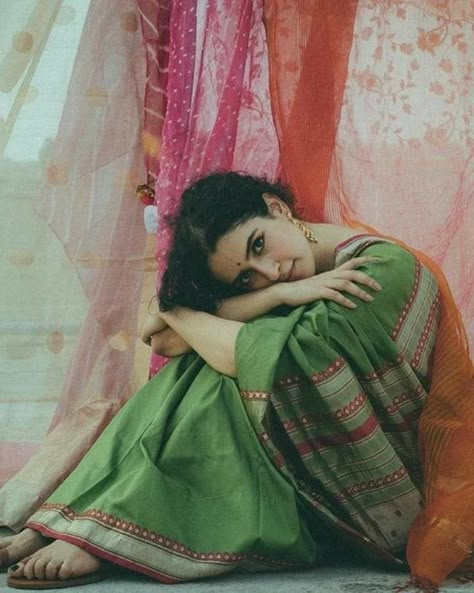 Saree Photography, Saree Shoot, Saree Pose, Vintage Photography Women, Sanya Malhotra, Self Photography, Desi Aesthetics, Vintage Photoshoot, Saree Poses