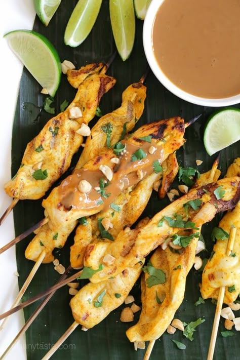 Grilled Chicken Satay with Spicy Peanut Sauce Skinnytaste Chicken, Grilled Chicken Satay, Chicken Satay Skewers, Carb Dishes, Spicy Peanut Sauce, Chicken Satay, Skinny Taste Recipes, Chicken Skewers, Food Tasting