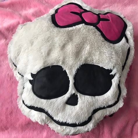 Y2k Pillows, Monster High Room Decor, Goth Pillows, Goth Pillow, Monster High Bedroom, Monster High Beds, Monster High Skull, Monster High Room, Rooms Decoration