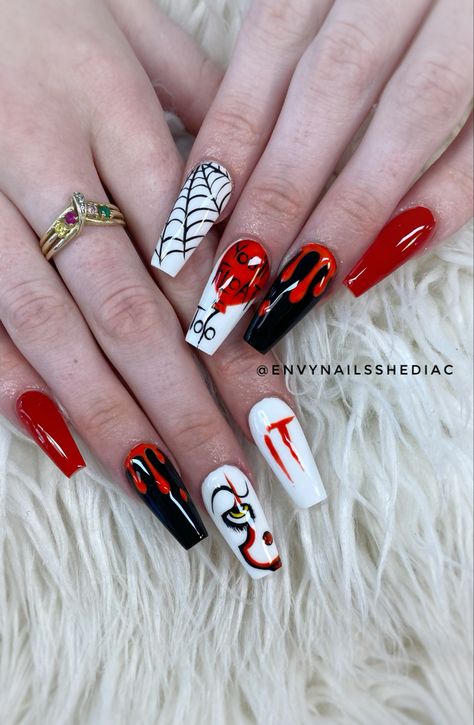 Halloween Nails It Movie, Halloween It Nails, Pennywise Nails Acrylic, It Acrylic Nails, It Nail Designs, Halloween Nails Pennywise, It Themed Nails, Penny Wise Nail Art, Stephen King Nails