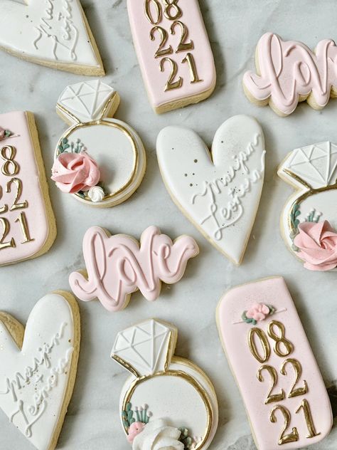 Wedding Cookies Decorated, Wedding Shower Cookies, Bridal Cookies, Cookies Wedding, Bridal Shower Desserts, Bridal Shower Inspo, Bridal Shower Planning, Bridal Shower Cookies, Bridal Shower Tables