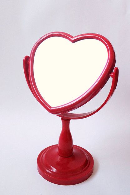 Vintage Red Heart Flip Mirror Red Bedroom Accessories, Red Heart Bedroom, Heart Bathroom Decor, Pink Heart Decor, Red Room Accessories, Heart Bedroom Decor, Heart Bedroom Aesthetic, Red Decor Aesthetic, Heart Shaped Decor