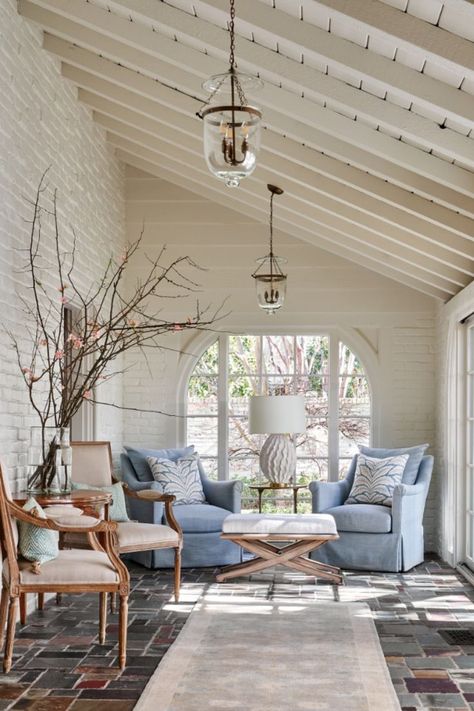 Allison Seidler Interiors – Texas Best Interior Design Firms - Lorraine Avenue Project Entry Sunroom, Houses Outside, Texas Interior Design, Rustic Room Decor, Dallas Interior Design, Designing A Home, Living Aesthetic, Sun Rooms, Photography Examples