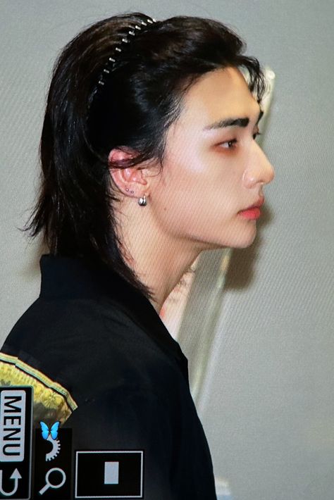 Hyunjin Airport, Side Profile, The Boy Is Mine, Hwang Hyunjin, Airport Style, Airport Outfit, Entertainment Industry, Favorite Person, Baby Photos