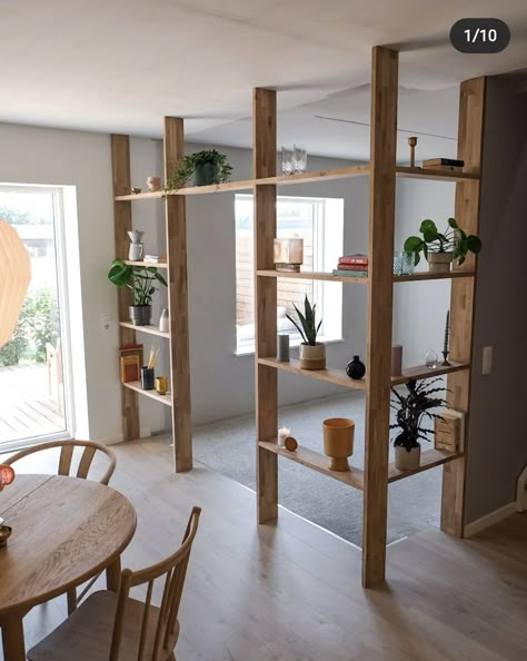 Open Walls Between Rooms, Narrow Dining Room Ideas Small Spaces, Diy Room Divider Shelves, Tall Narrow Wall Decor Ideas, Wall Divider Ideas, Bookshelf Room Divider, Diy Cat Litter, Litter Box Furniture, Seating Ideas