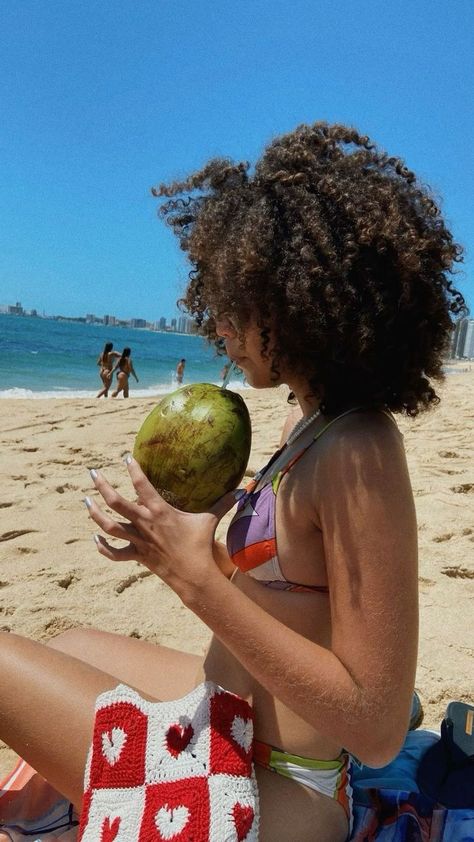 Natural Hair At The Beach, Curly Hair Beach Pictures, Short Curly Beach Hairstyles, Curly Hair Beach Aesthetic, Curly Beach Hairstyles Natural Curls, Beach Curly Hairstyles, Beach Outfits Black Women, Mixed Girl Aesthetic, Beach Pic Inspo Instagram