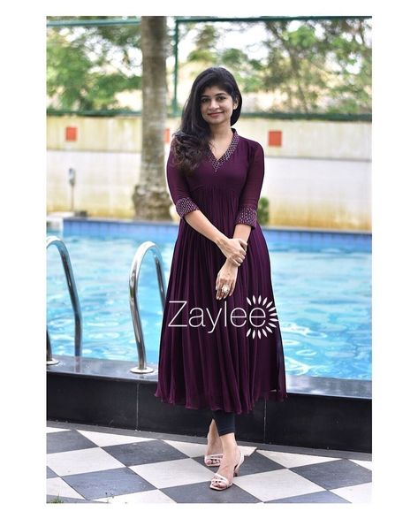 Grape Wine Colour Kurti, Geogeratte Kurti, Umbrella Churidar Models, New Model Churidar Designs Party Wear, Georgette Churidar Design, Georgette Frock For Women, New Model Churidar Designs, V Neck Kurti, Kurthi Design