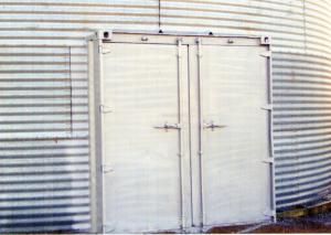 FARM SHOW - Slick Way To Put Door In Grain Bin Grain Bin Storage Shed, Grain Bin Ideas, Patio Door Installation, Shop Hacks, Farming Tips, Bin House, Grain Bin House, Grain Bins, Barn Hacks