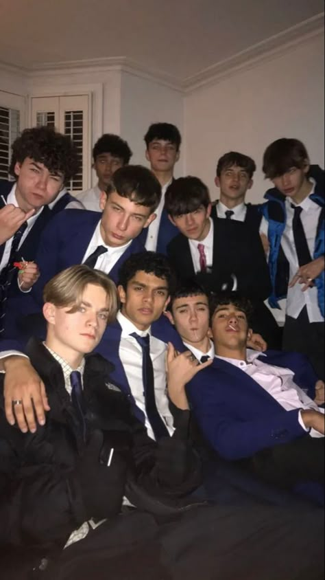 British Guys Aesthetic, British Boys Aesthetic, Guy Friend Group, Uk High School, American Teenager Aesthetic, Guy Friends Aesthetic, School Uniform Photoshoot, Prep School Uniform, Group Of Boys