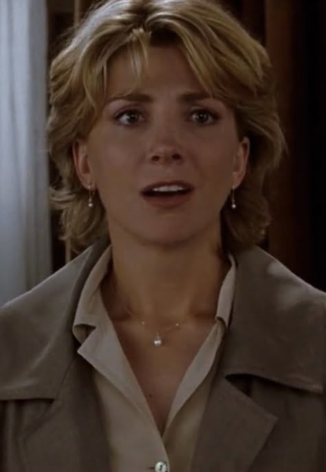 Natasha Richardson Short Hair, 80 Hairstyles Short Hair, 80s Short Womens Hair, 70s Women’s Short Hair, Iconic Short Hair Characters, Long Soft Mullet Haircut, Short Hairstyle Women 70s, Short Hair Styles 80s, Shaggy Bob With Side Swept Bangs