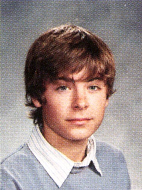 Before Zac became the hottest guy to set foot on earth, he rocked collared shirts and a bowl cut, too. High School Yearbook Photos, Zach Efron, Celebrity Yearbook Photos, Celebrity Yearbook, Troy Bolton, Yearbook Pictures, Jason Bourne, Thelma Louise, 21 Jump Street