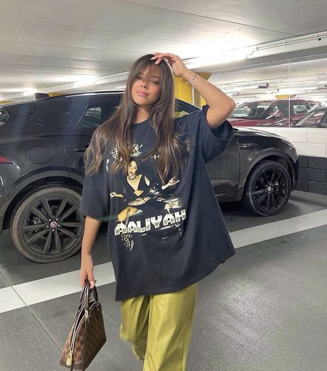 Oversized Graphic Tee Outfits Summer, Oversized Tshirt Outfit Aesthetic, Band Tee Outfits, Graphic Tshirt Outfit, Oversize Tshirt Outfits, Oversize Outfit, Streetwear Fashion Women, Tshirt Outfits, Street Wear Urban