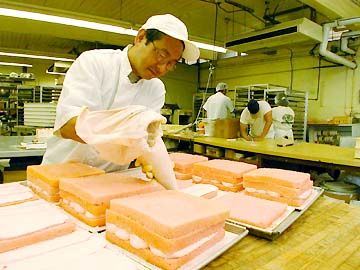 Honolulu Star-Bulletin Features Guava Chiffon Cake Recipe, Guava Chiffon Cake, Hawaii Desserts, Guava Cake, Chiffon Cake Recipe, Unique Cocktail Recipes, Hawaiian Desserts, Japanese Bakery, Blue Ribbon Recipes