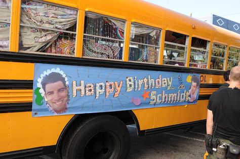 Behind the scenes of the "The Story Of The 50" episode of NEW GIRL on FOX. Schmidt 29, New Girl Memes, Space Boots, New Girl Schmidt, 29 Birthday, 90s Sitcoms, Behind The Scenes Photos, Nick Miller, 29th Birthday