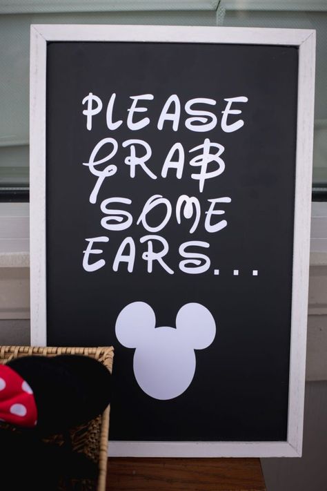 Disney Engagement Party Ideas, Mickey And Minnie Wedding Theme, Disney Themed Wedding Dresses, Disney Rustic Wedding, Disney Themed Wedding Decorations, Disney Inspired Wedding Decorations, Disney Wedding Touches, Disney Beach Wedding, Disney Theme Wedding Ideas