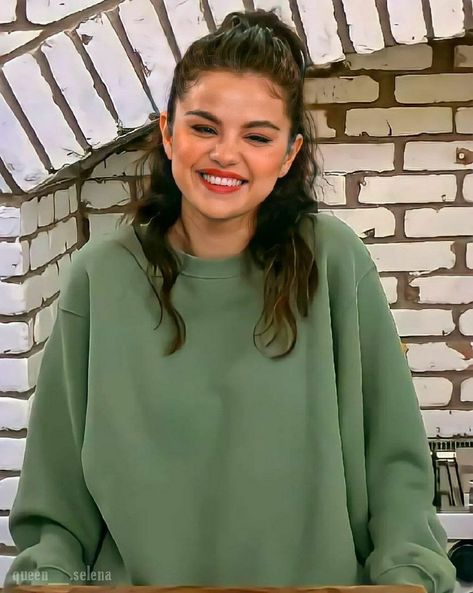 Selena Gomez Wolves, Selena Gomez Outfits, Selena Gomez Cute, Alex Russo, Selena Gomez Photos, Selena Gomez Pictures, Selena Gomez Style, Selena G, Marie Gomez