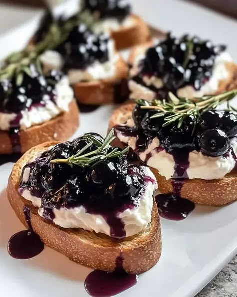 Lobster Cream Sauce, Blueberry Goat Cheese, Cheese Crostini, Toasted Crostini, Goat Cheese Crostini, Crostini Appetizers, Whipped Goat Cheese, Crostini Recipes, Toast Toppings