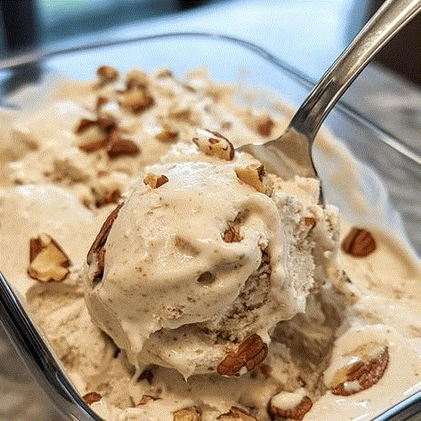 Butter Pecan Keto Ice Cream Recipe - Dieter24 Low Carb Desert, Keto Salted Caramel, Sweets For Diabetics, Cellular Healing, Carb Free Recipes, Butter Pecan Ice Cream, Salted Caramel Ice Cream, Easy Ice Cream Recipe, Keto Dishes