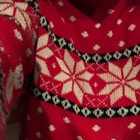 Christmas Jumper Aesthetic, Christmas Sweaters Aesthetic, Christmas Sweater Aesthetic, Sweaters Aesthetic, Dash Lily, Rich Christmas, Katie Bell, Tree Decoration Ideas, Christmas Dreaming