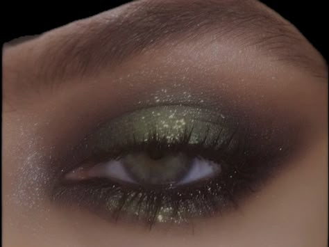 Green And Black Prom Makeup, Glitter Green Makeup, Dark Forest Makeup, Enchanted Forest Prom Makeup, Alternative Prom Makeup, Dark Fairy Core Makeup, Hozier Inspired Makeup, Alt Green Makeup, Woodsy Makeup