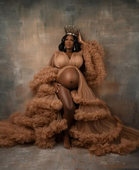 Maternity Photo Shoot Ideas Black Women Plus Size, Shades Of Brown Maternity Shoot, Royalty Maternity Photoshoot, Brown Maternity Dress Photoshoot, Plus Size Maternity Photos Black Women, Cute Maternity Pictures Ideas, Matertiny Photos Photoshoot Ideas, Royal Maternity Shoot, Queen Maternity Photoshoot