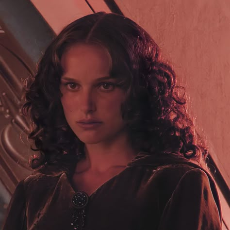 Anakin Dark Side, Jason Lannister, Padme Amidala Icon, Hair Inspo Long, Natalie Portman Star Wars, Tales Of The Jedi, Curved Pergola, Solo A Star Wars Story, Star Wars Padme