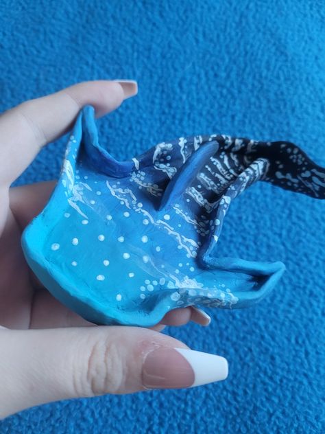 Diy Shark Craft, Whale Shark Clay Sculpture, Diy Whale Shark, Shark Sculpture Clay, Whale Shark Ceramic, Ceramic Whale Shark, Whale Shark Decor, Shark Clay Ideas, Blue Clay Ideas