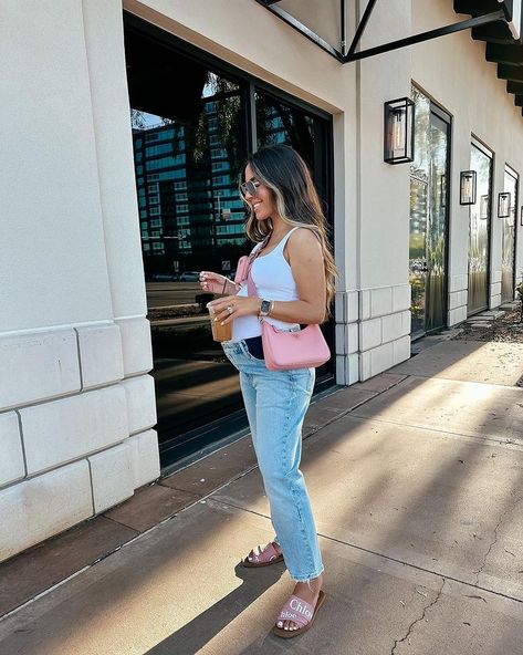 50 Cute Pregnancy Outfits To Try While You Can Maternity Jeans Outfit Summer, Maternity Denim Outfit, Styling Maternity Jeans, Jean Maternity Outfits, Abercrombie Maternity Jeans, Casual Maternity Outfits Spring, Pregnancy Outfits Spring 2024, Spring Maternity Outfits 2024, Maternity Outfits With Jeans