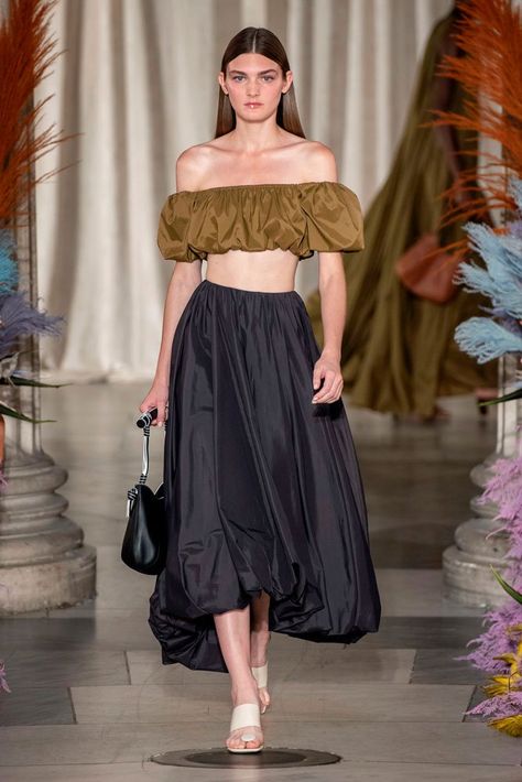 Olive Green Outfit, Pink Punk, Badgley Mischka Dress, Balloon Skirt, Fashion Week Spring 2020, Ball Skirt, Boss Life, Khaki Fashion, Bubble Skirt