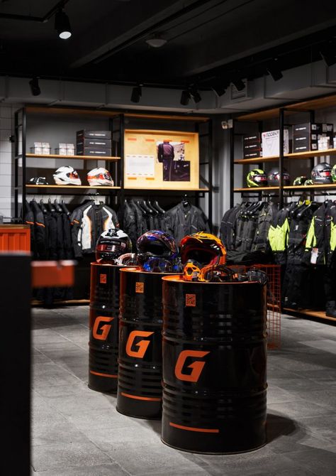 Motorcycle Showroom Interior, Motorcycle Showroom Design, Car Showroom Interior, Hot Wheels Room, Motorcycle Store, Retail Store Interior Design, Clothing Store Interior, Motorcycle Clothing, Retail Store Interior