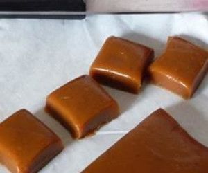 Coconut Milk Salted Caramels Caramel Recipes, Best Food Ever, Homemade Caramel, Homemade Candies, Sweets Treats, Holiday Baking, Candy Recipes, Food Gifts, Christmas Baking