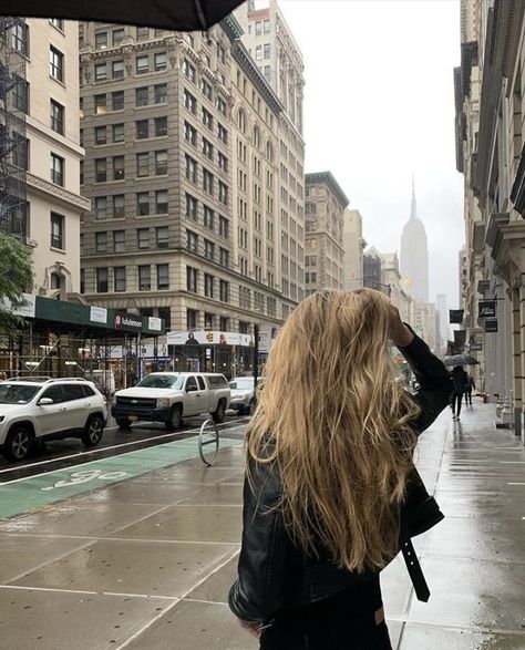 January Girl Aesthetic, Downtown Girl Aesthetic Pfp, Nyc Girl Aesthetic, City Life Aesthetic, Photo New York, Looks Pinterest, Rich Girl Aesthetic, Nyc Girl, Nyc Aesthetic