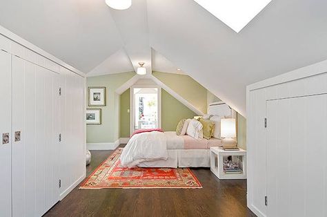 37 Ultra-fabulous attic room design inspirations Open Attic, Dormer Bedroom, Sloped Ceiling Bedroom, Attic Makeover, Attic Renovation Ideas, Attic Bedroom Designs, Attic Playroom, Attic House, Attic Conversion