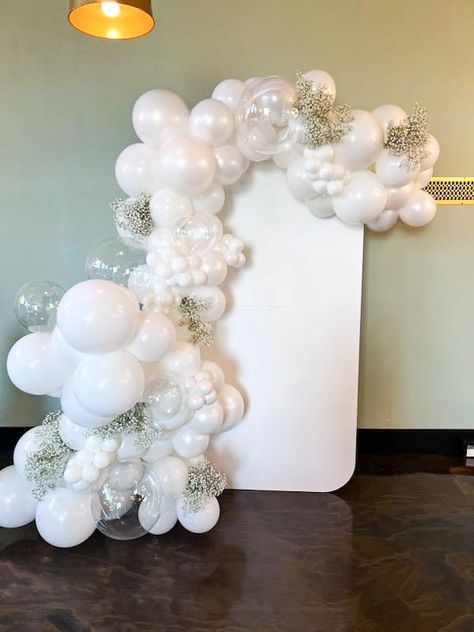 Balloon Arch With Clear Balloons, White Color Birthday Theme, White Cloud Balloons, Pearl White Balloon Arch, Cloud 9 Bridal Shower Balloon Arch, White 21st Birthday Decorations, Cloud Nine Balloon Garland, Cloud Theme Engagement Party, White And Clear Balloon Arch