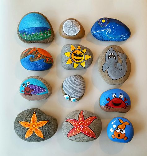 Beach inspired painted rocks. Coastal Theme Painted Rocks, Ocean Animals For Kids, Beach Rocks Crafts, Painted Crafts, Painting Stones, Stones Art, Painted Rocks Diy, Rock Painting Patterns, Diy Projects For Kids