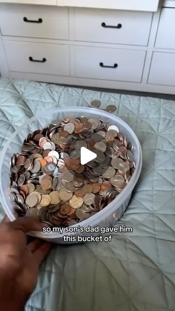 Eric Miller on Instagram: "HUGE bucket of coins!!! #findingmoney #coin #coins #coinstar #fyp" Coin Display Ideas, Old Coins Craft, Coin Chart, Coin Collection Value, How To Clean Coins, Valuable Wheat Pennies, Coin Crafts, Old Coins Value, Penny Values