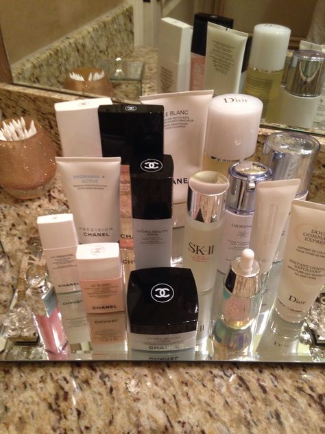 Beauty Skincare Aesthetic, Aesthetic Skincare Products, Dior Skincare, Chanel Hydra Beauty, Skincare Aesthetic, Vogue Beauty, Chanel Beauty, Chanel Makeup, Pretty Skin Care