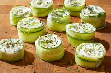 Cucumber Recipes Healthy, Cucumber Cream Cheese, Easy Breakfast Brunch, Cheese Roll, Cream Cheese Rolls, Festive Appetizers, Low Histamine, Healthy Vegetable Recipes, Lunch Appetizers