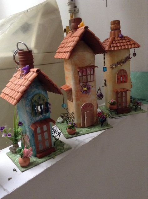 Liquor Bottle Crafts, Bottle House, Clay Fairy House, Fairy House Diy, Fairy Garden Designs, Wine Painting, Glass Bottle Diy, Glass Bottles Art, Bird Houses Diy