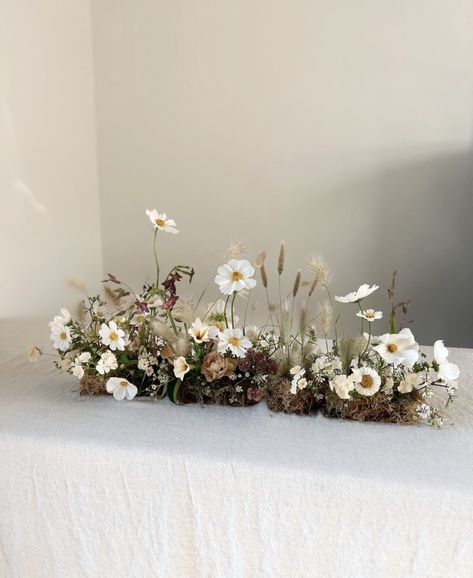 Mini Meadow, Wood Plants, Cozy Wedding, Flower Shop Design, Wedding Reception Design, Wedding Expo, Reception Design, Meadow Flowers, Flower Display