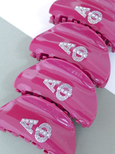 Get ready to upgrade your look with our sparkling new sorority hair claws! These must-have accessories will make any 'do shine brighter and take it to the next level of glam 💎 Ready to sparkle? Shop now! Sorority rhinestone logo 4" tall, heavy duty hinge Bid Day Gifts Sorority, Phi Mu Big Little Baskets, Big Little Basket Ideas Sorority Crafts, Sorority Gift Ideas, Sorority Themes Recruitment, Sorority Big Little Baskets, Sorority Little Gifts, Sorority Gifts Diy, Big Little Gift Ideas