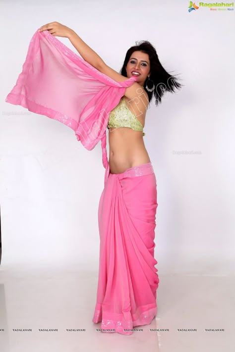 Ultra low waist saree Bollywood Style Dress, Spicy Photoshoot, Low Waist Saree, Hot Sarees, Perfect Physique, Indian Navel, Photoshoot Pics, Desi Hot, Bollywood Style