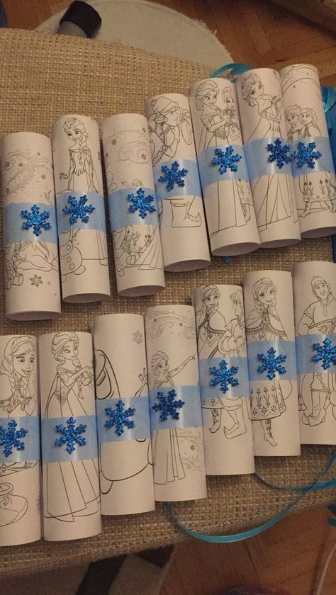 Frozen Birthday Activities, Birthday Frozen Theme, Elsa Crafts, Disney Frozen Crafts, Frozen Themed Food, Elsa Frozen Party, Frozen Birthday Party Food, Frozen 3rd Birthday, Frozen Birthday Party Cake