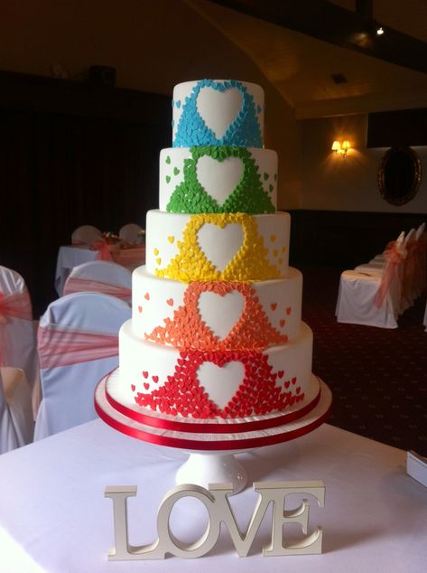 Rainbow Wedding Theme, Rainbow Wedding Cake, Gay Wedding Cakes, Gateaux Cake, Fondant Cookies, Rainbow Food, Rainbow Wedding, Tier Cake, Lesbian Wedding